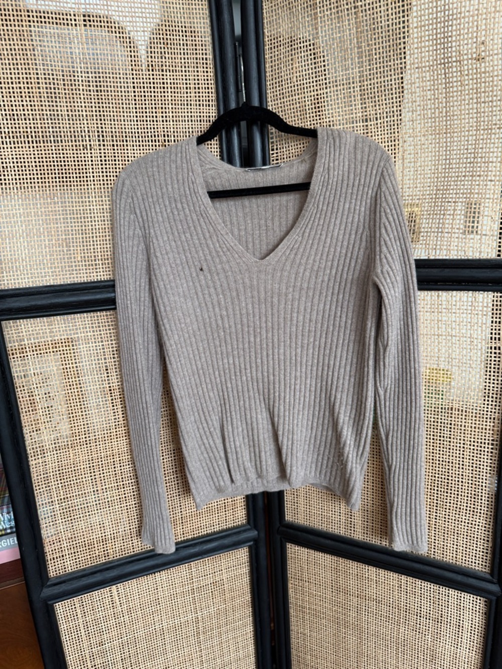 White + Warren Ribbed V-Neck Cashmere Sweater in Taupe